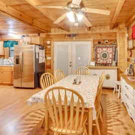 Large Mountain Creek! Cabin in Tellico Plains, hotel in Tellico Plains