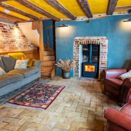 Cosy & charming medieval 'Bumble Cottage'