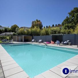 Air-conditioned villa with pool and garden, hotel in Mandelieu-La Napoule
