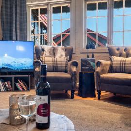 Beitostølen! Midt i sentrum! Ski in ski out! Badstue-Massasjedusj-Steamdusj, hotel u gradu Beitostolen