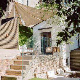 Town Centre Oasis with Two Hot Tubs, Hotel in Cheltenham