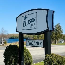 The Ellison Inn & Lounge, hotel di Ellison Bay