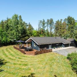 Stunning Home In Oksbøl With Sauna, hotel in Oksbøl