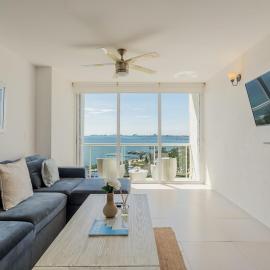 CORAL Beachfront 2BDR with pool by Casa Paraiso, hotell i Cancún