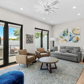 Salty Serenity Villa - New Luxe Escape with Hot Tub Spa & Rocket Views - Walk to Beach, hotel i Cocoa Beach