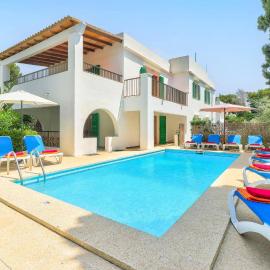 Villa Laila by Villa Plus, hotel in Cala D'or