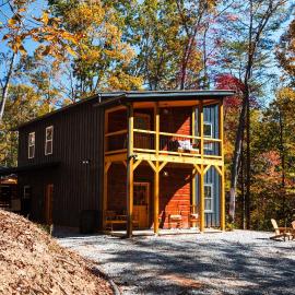 Modern Luxe Cabin! River Fun, Deer, Pool & Firepit, hotel Ellijayben