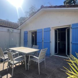 Maison volets bleus - jusqu'à 9 personnes - 3 chambres - Arcachon Centre, Hotel in Arcachon