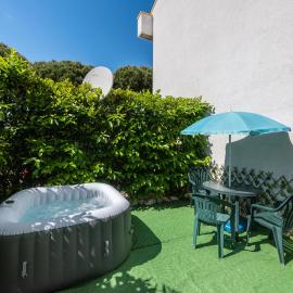 Ginestra Deluxe Idromassaggio privato e piscina, hotel en Eraclea Mare