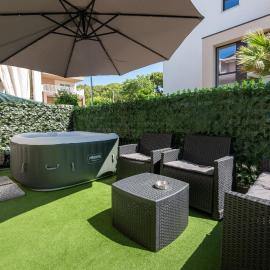 Marila Deluxe, Giardino con Idromassaggio vicino al mare