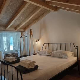 Apartments and rooms with parking space Komiza, Vis - 24523, Hotel in Komiža