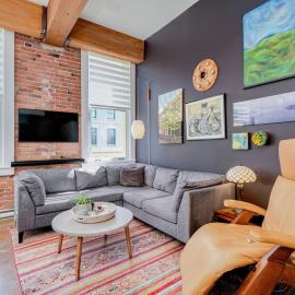 Old Town Retreat-your artful escape in Victoria’s historic Old Town by Victoria Prime!