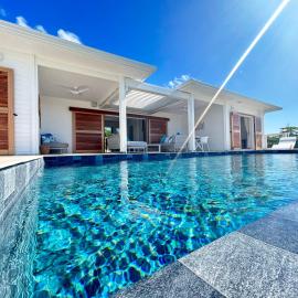 Villa Olina vue mer, jardin piscine, hotel in Grand-Bourg
