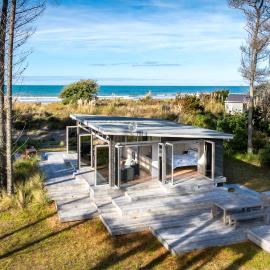 Mahanga Dunes Retreat - Mahia Holiday Home, hotel u gradu 'Mahia'