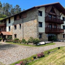 Hotel-Apartamento Rural Atxurra, отель в городе Бермео