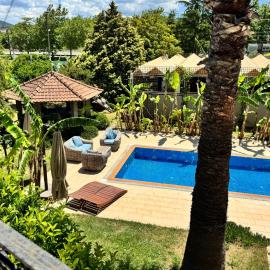 Sunyear Guest Houses 2, hotell i Urla