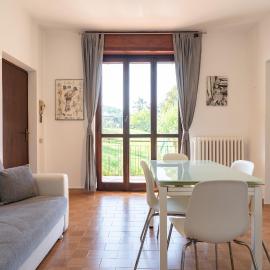 Jasmine Lilla - apartment in villa with terrace, hotel en Lierna