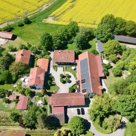 Gut Schwarz-n Hof Ferienwohnungen, hotel a Bad Griesbach