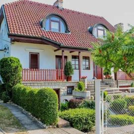 Csopaki Hajós Apartman, hotel i Csopak