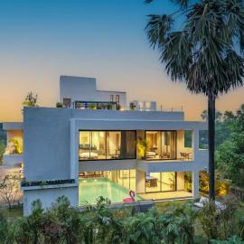 StayVista at Sage Villa - Pool, Lawn & WiFi