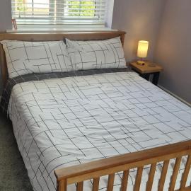 Double B&B Room in Southwater with Private Bathroom and Parking, hotel u gradu Southwater