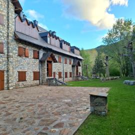 Isard Apartament, hotel a Pla de l'Ermita