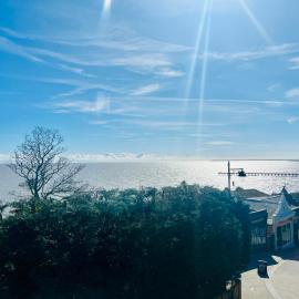 Stylish 3 Bed Apt Sea Views Near the Beach 2B