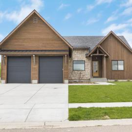 TetonHaus 5BR Hot Tub Game Room Walk to Driggs 20 min to Targhee