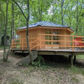 Cabane Yourte, hotel Mongauzy városában