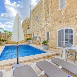 Girardu Holiday Home, hotel sa Victoria