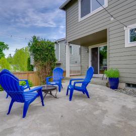 Walk to Trails & Golf: Sedro-Woolley Retreat!, hotell i Sedro-Woolley