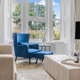 Elegant Garden Apartment, Private Parking & EV Charger, Walk to Town、サイレンセスターのホテル