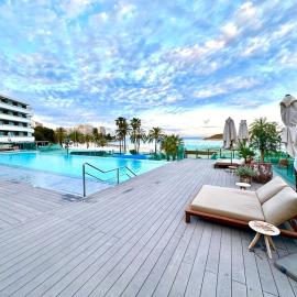 Beautiful Sea View Apartment & Direct Pool Access