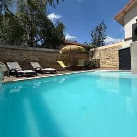 Maison avec piscine et cave voûtée