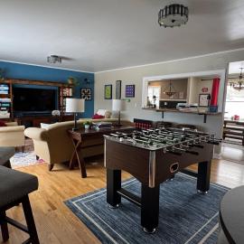 THE HUB 3BD 2BA Entire House FRESH FUN 1980s Board Game Vibe beside Letchworth State Park & near SUNY Geneseo, hotel sa Mount Morris