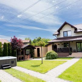 Chalet Sole, hotel a Păuşeşti-Măglaşi