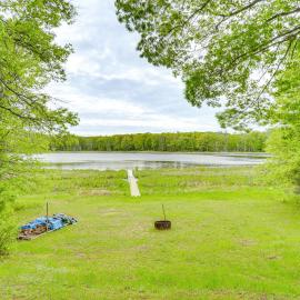 Webster में, होटल Secluded Lakefront Gem on 300 Acres in Webster