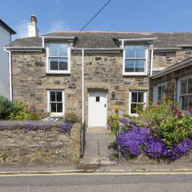 Piskey Cottage, Mousehole - Close to Harbourside - Free WiFi - Free Parking, хотел в Маусхол