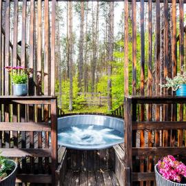 Domek lubiana180 SCANDI wśród drzew JACUZZI SAUNA KOMiNEK i TARAS na dachu jezioro Kaszuby Pieski tylko do 10kg za dodatkową opłatą