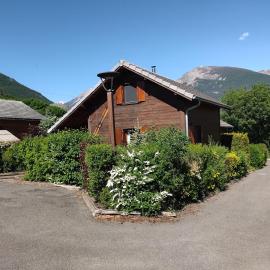 CHALET MONTAGNE CLASSÉ 3 ETOILES ALPES QUEYRAs, hotel a Guillestre