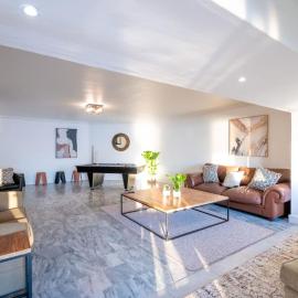 Llandudno - Wood-fired Hot tub and Outdoor Pool with Gym and Sleeps 14