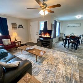 Bo's Copper City Charmer, easy Freeway Access, open floorplan, hotel a Butte