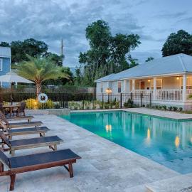 Quaint Cottage with Private Pool-Walk to Everything