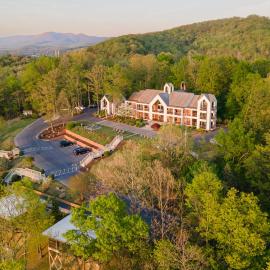 Iris Inn and Cabins, Hotel in Waynesboro