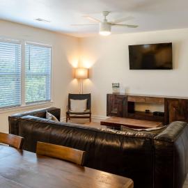 Watermen's Cabana 1B - 2-Bed, 1-Bath Apartment - Walk To BEACH Access & PET Friendly!، فندق في Waves