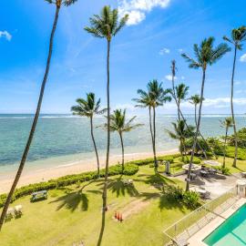 Oceanfront Condo: Stunning Sunrise & Ocean Views, Hotel in Hauula