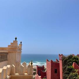 Warm apartment with sea view, hotel in Sidi Rbat