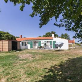 Gîte au Calme avec Jardin, Proche Plages, 2 Chambres, Vélos et Randonnées à Machecoul - FR-1-306-805, hotel v destinaci Machecoul