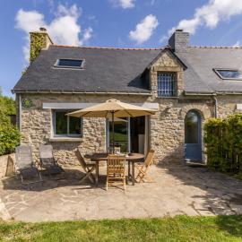 Gîte familial rénové avec jardin, activités extérieures et recharge électrique à Mesquer - FR-1-306-843，Mesquer的飯店