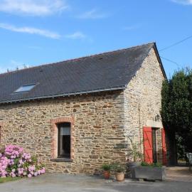 Gîte calme avec jardin clos, équipements complets et activités sur place à Callac - FR-1-306-1130, hotel a Guéméné-Penfao